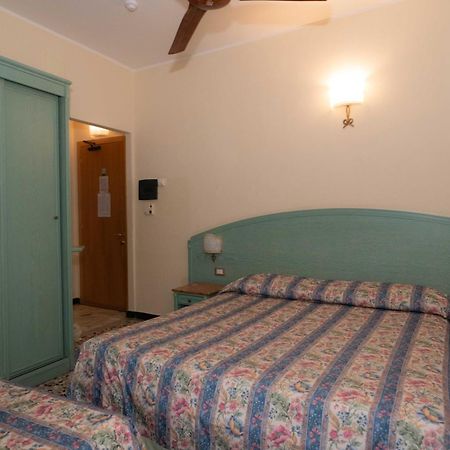 Hotel Magnolia Альбенга Екстер'єр фото