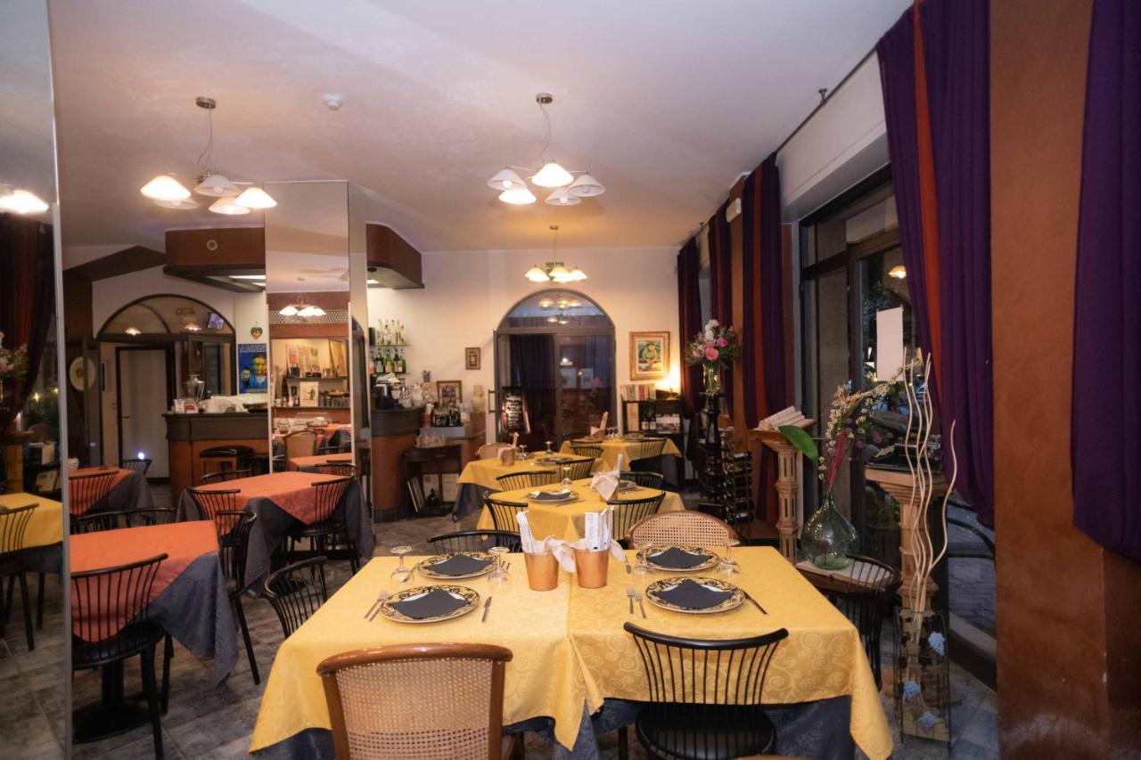 Hotel Magnolia Альбенга Екстер'єр фото