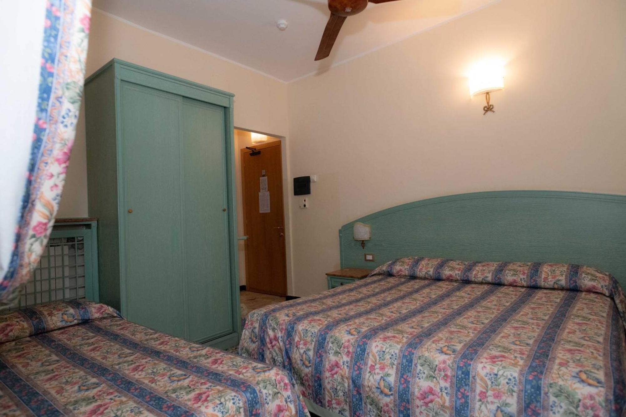 Hotel Magnolia Альбенга Екстер'єр фото