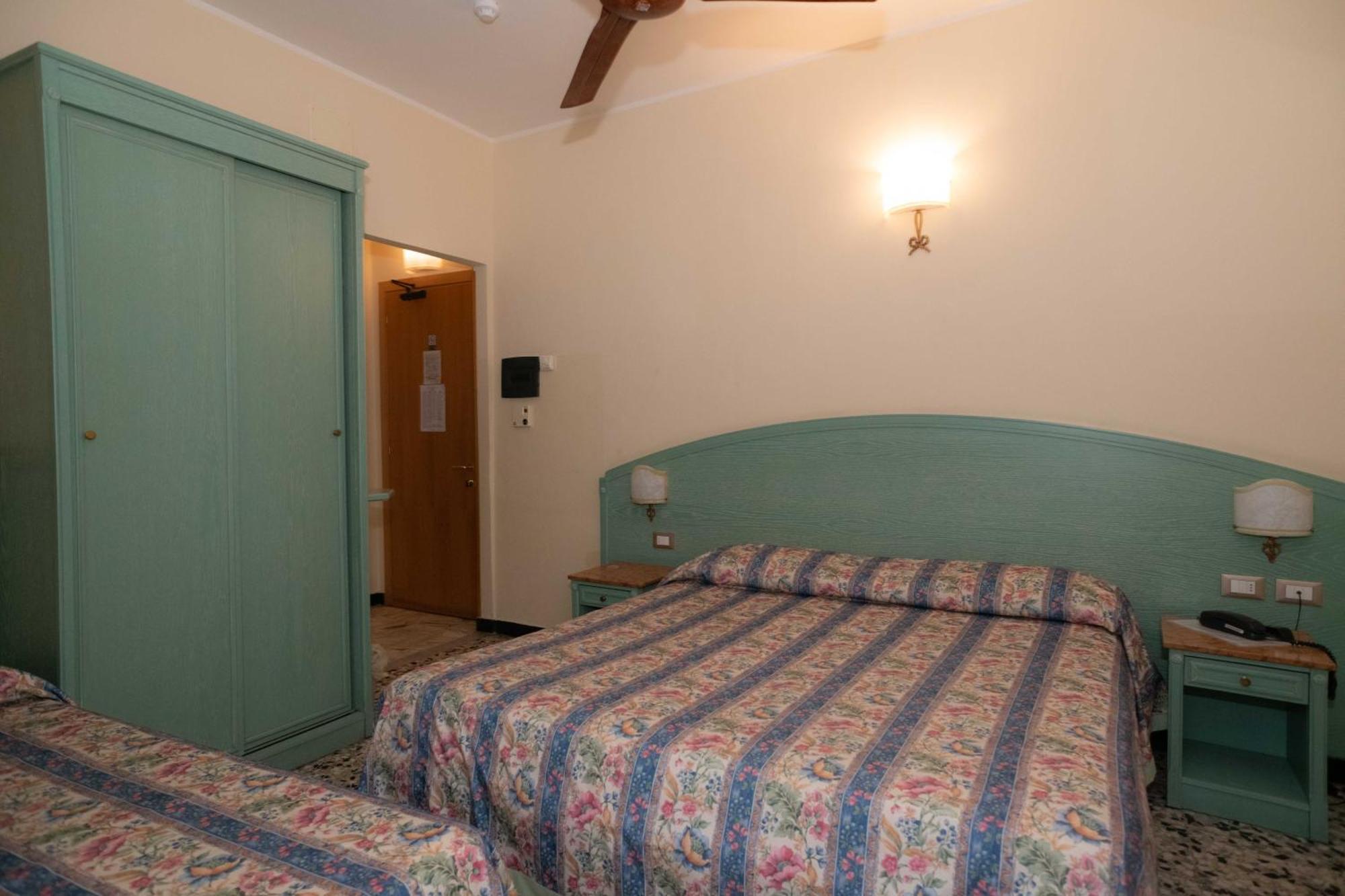 Hotel Magnolia Альбенга Екстер'єр фото