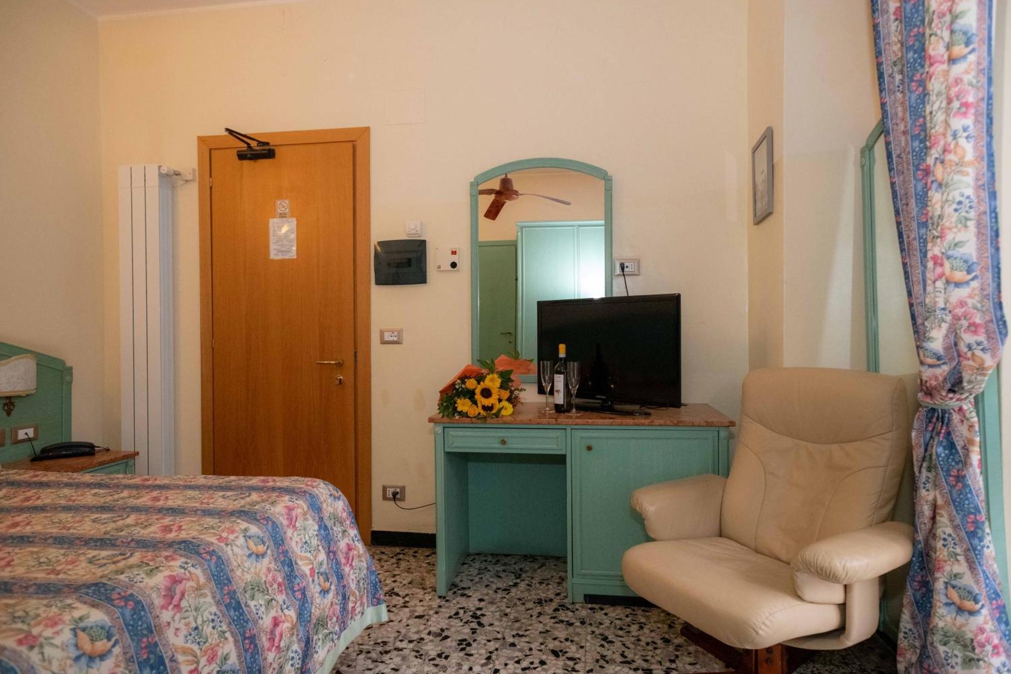 Hotel Magnolia Альбенга Екстер'єр фото