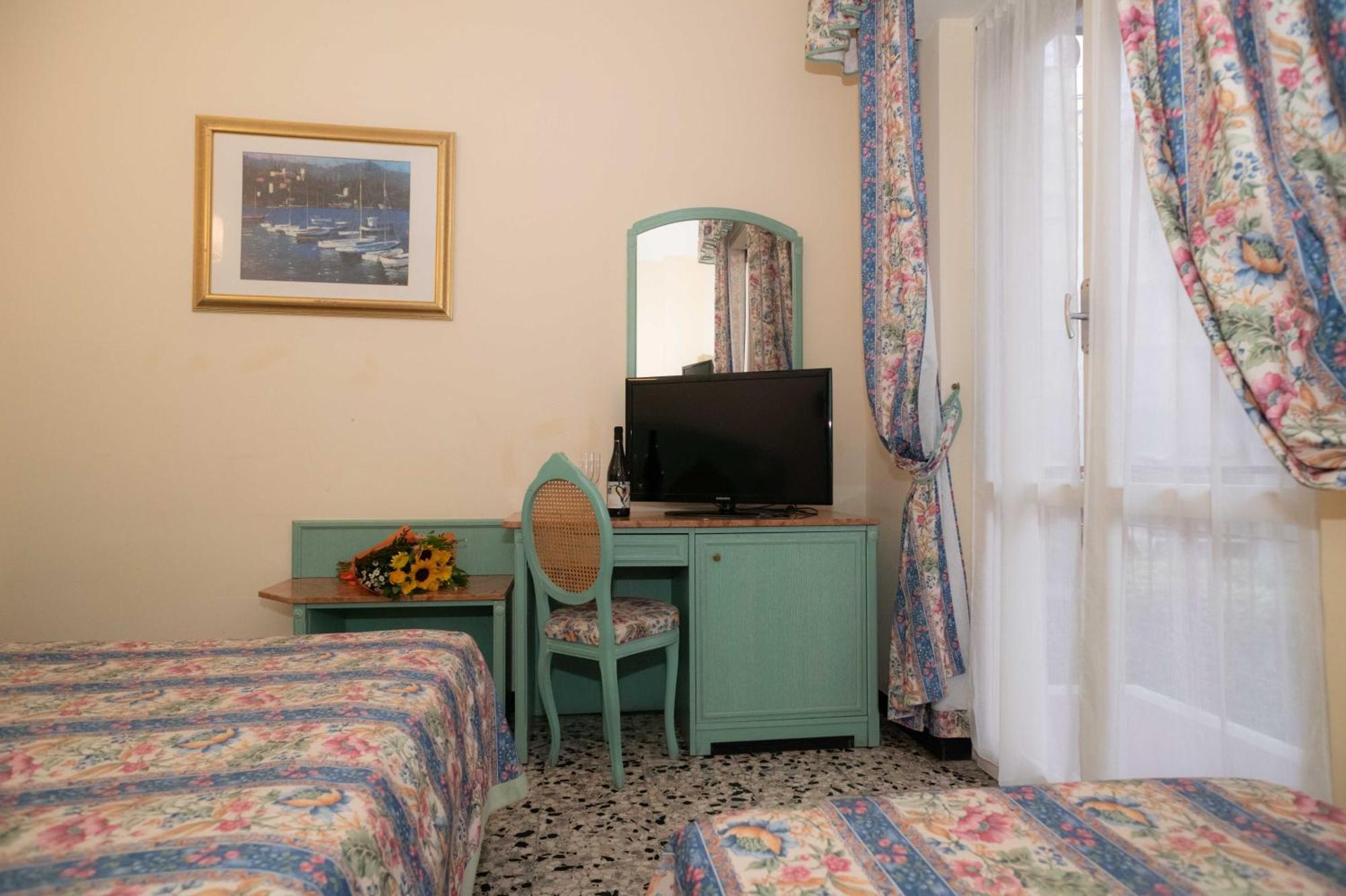 Hotel Magnolia Альбенга Екстер'єр фото
