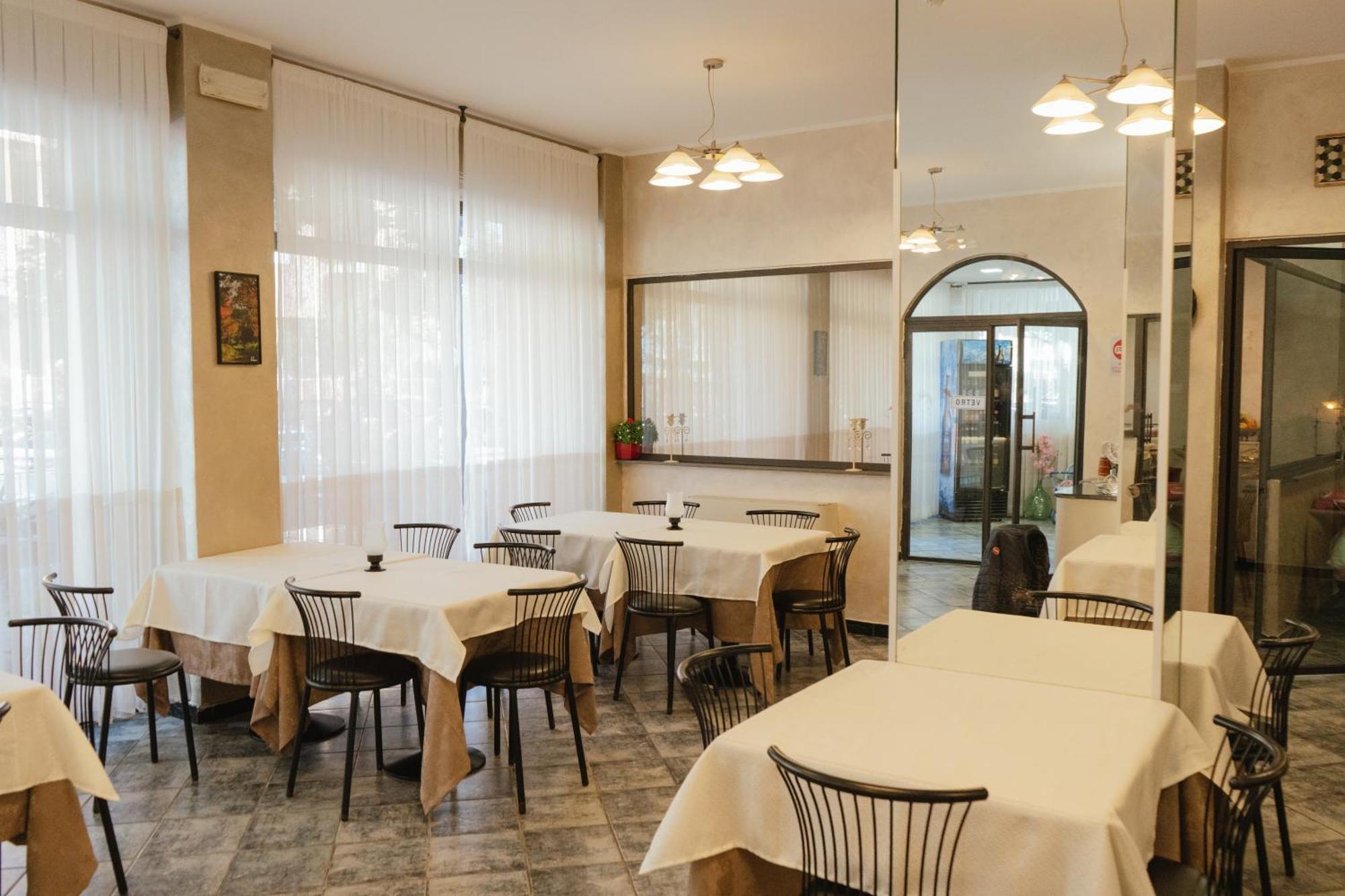 Hotel Magnolia Альбенга Екстер'єр фото